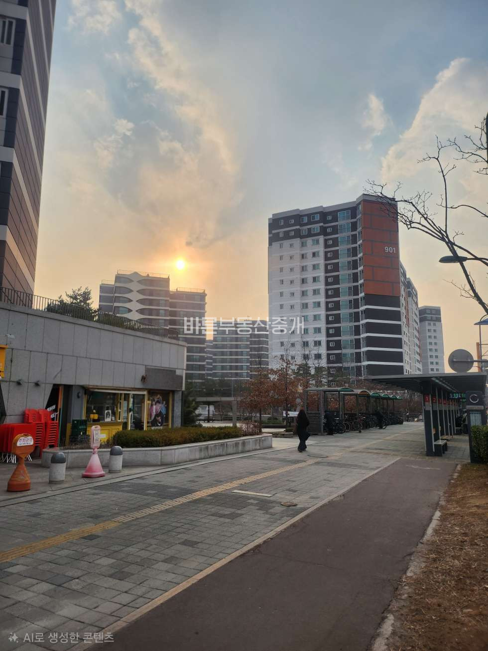 경기 수원권선구 권선동 유명프랜차이즈 커피점문점 입점 ,대형 아파트단지 초입 입지 (2개 호실 일괄매도) 매매 매물번호 10552 사진 1
