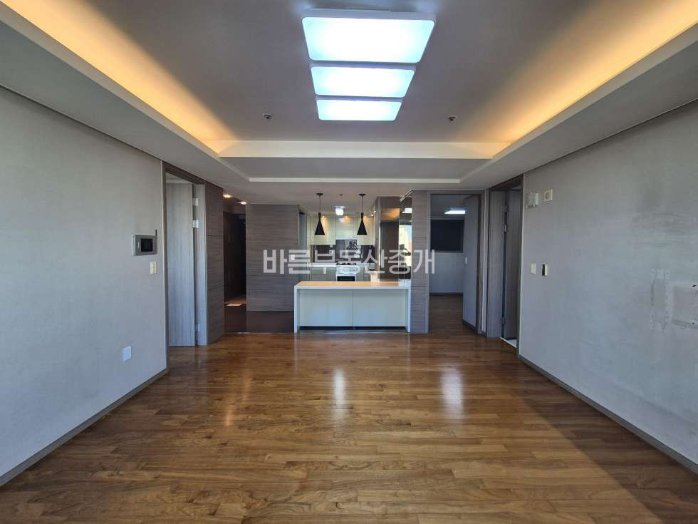 경기 수원팔달구 인계동 206 한라시그마팰리스동 성빈센트병원 도보 1분! 탁 트인 막힘없는 뷰를 품은 인계동 한라시그마팰리스 (89㎡ / 방3·화2) 매매 매물번호 10851 사진 1