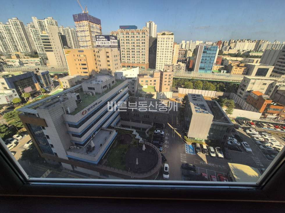 경기 수원팔달구 인계동 206 한라시그마팰리스동 성빈센트병원 도보 1분! 탁 트인 막힘없는 뷰를 품은 인계동 한라시그마팰리스 (89㎡ / 방3·화2) 매매 매물번호 10851 사진 2