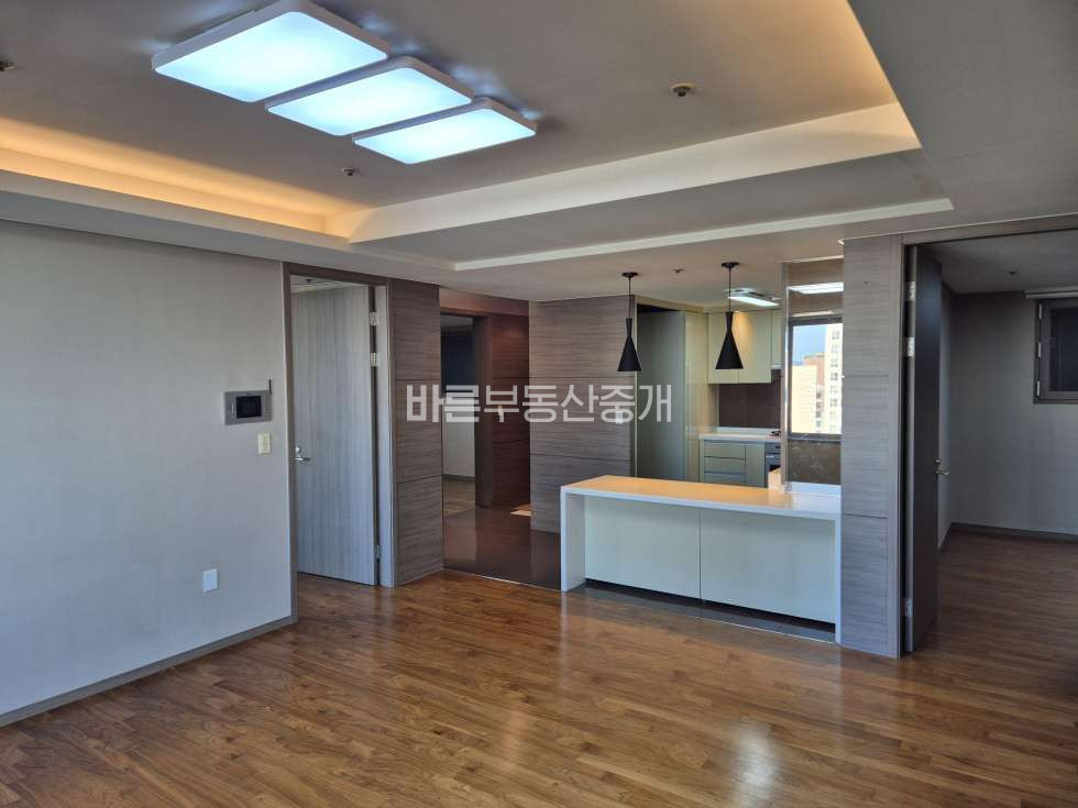 경기 수원팔달구 인계동 206 한라시그마팰리스동 성빈센트병원 도보 1분! 탁 트인 막힘없는 뷰를 품은 인계동 한라시그마팰리스 (89㎡ / 방3·화2) 매매 매물번호 10851 사진 3